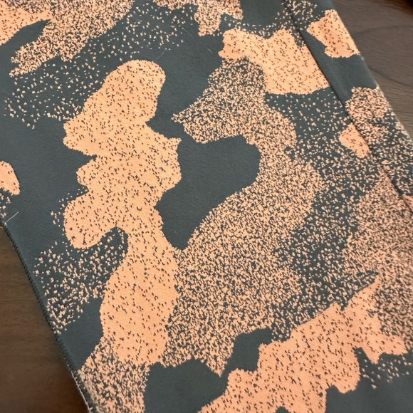 Lululemon Ready to Rulu Jogger 29"
Heritage Speckle Camo - Picture 7 of 9